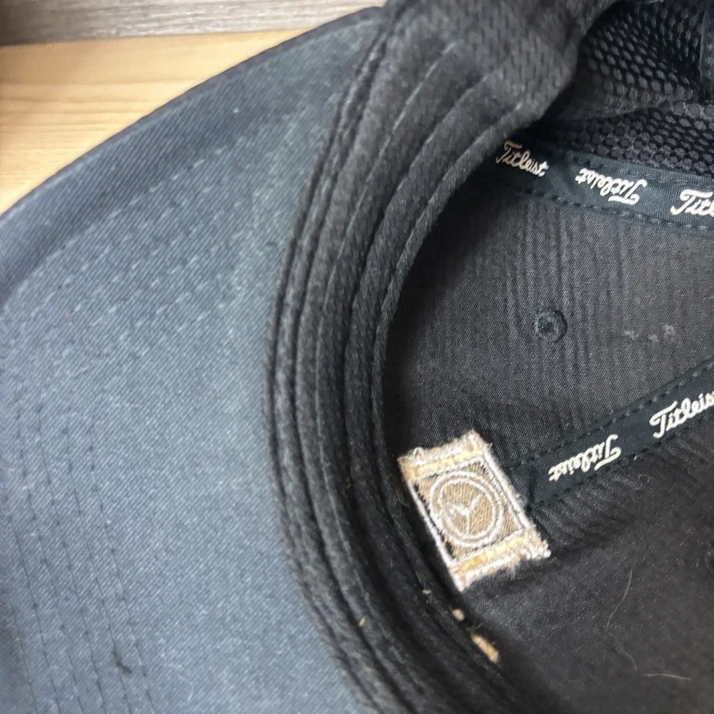River Course Hat Cap Strap Back Black Embroidered Golf Titleist Performance Mens